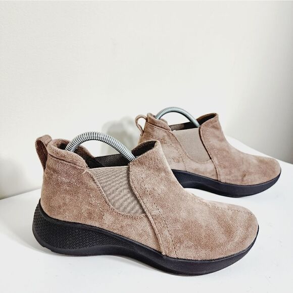 Earth Origins  - Picture 1 of 11